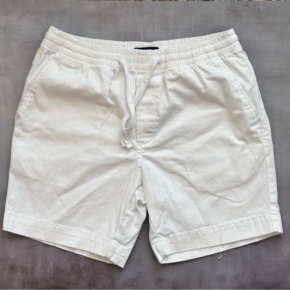 NAUTICA 6" Pull-On Boardwalk Short white size S, but perfect fit to size M.